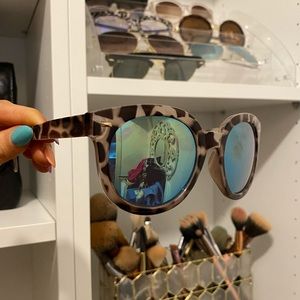 LEOPARD PRINT SUNGLASSES